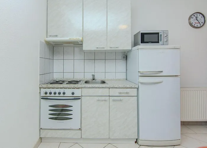 Markovic 3 By Interhome Daire Vir